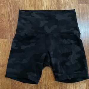Lululemon Wunder Train High Rise Short Size 6